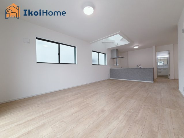 神戸市西区玉津町水谷2期　2号棟　新築戸建の居間・リビング|【ホームページに現地動画掲載中】●年中無休：当日予約可●家具・家電は住宅ローンに組込み可能！