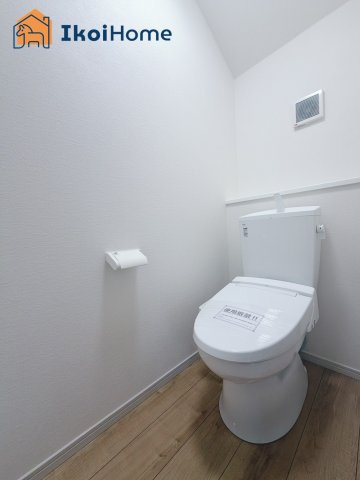 神戸市西区玉津町水谷2期　2号棟　新築戸建のトイレ|【ホームページに現地動画掲載中】●年中無休：当日予約可●トイレが2か所あるので夜中も楽ちん。