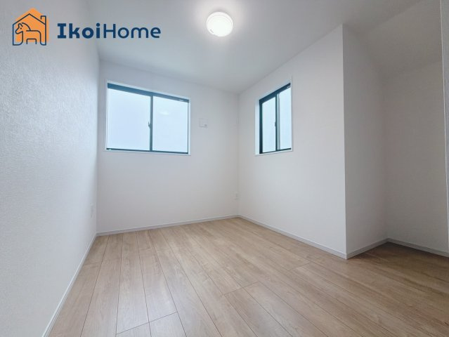 神戸市西区玉津町水谷2期　2号棟　新築戸建の寝室|【ホームページに現地動画掲載中】●年中無休：当日予約可●注意。カーテン・カーテンレール付いていません