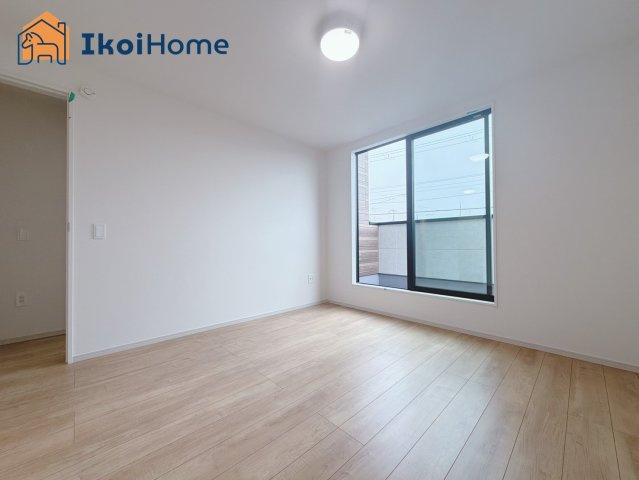 神戸市西区玉津町水谷2期　2号棟　新築戸建の内装|【ホームページに現地動画掲載中】●年中無休：当日予約可●部屋にはカーテンレールはついていません。