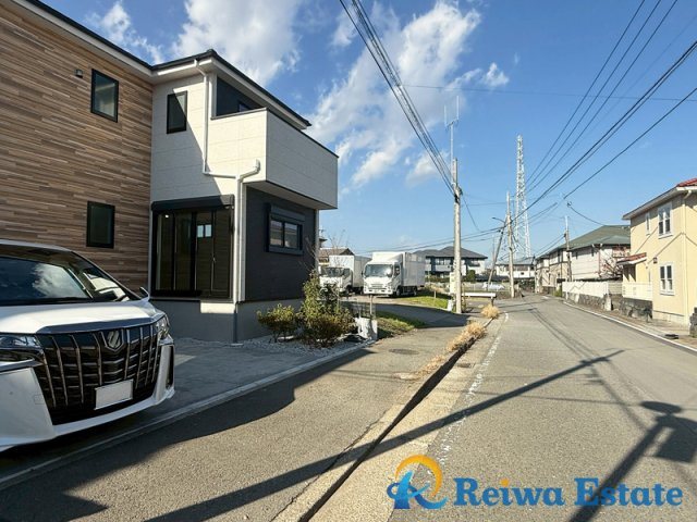 新築戸建　藤沢市大庭の前面道路含む現地写真