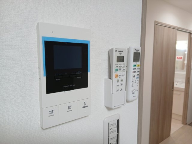 Pine Residence３の玄関|１２月２日撮影