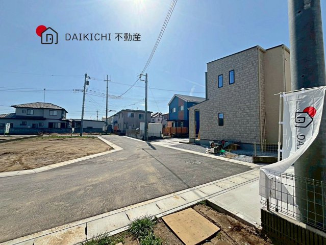 【前面道路含む現地写真】 | 加須市久下第7期　ワイウッドコート　新築戸建　全10棟　2号棟
