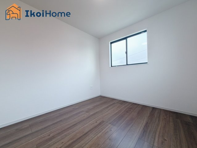 神戸市西区玉津町水谷2期　1号棟　新築戸建の寝室|【ホームページに現地動画掲載中】●年中無休：当日予約可●テレワークスペースなどに最適です。