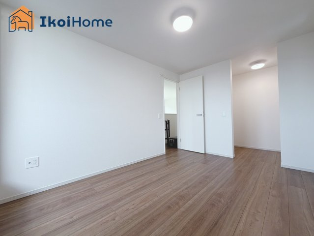 神戸市西区玉津町水谷2期　1号棟　新築戸建の子供部屋|◆同社施工例◆全居室ペアガラス標準装備。一般の窓ガラスの２倍の断熱効果がございます。