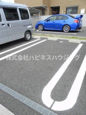 ノイクラールの駐車場