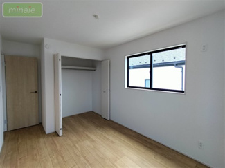 【洋室】 | 小学校2分　中学校8分　ランドリールーム付き　パントリー付き　松が丘　5号棟