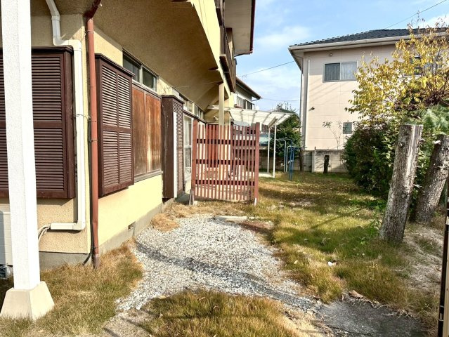 【中古戸建】高崎市下豊岡町の庭|■お庭｜念願のプライベート庭付きで、夏場のプールにもぴったりの涼める空間♪