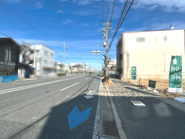 長岡京市今里庄ノ渕の前面道路含む現地写真|生活利便施設が充実したエリアで、毎日の暮らしも快適です。