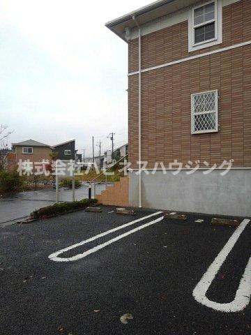 プランドールⅢの駐車場