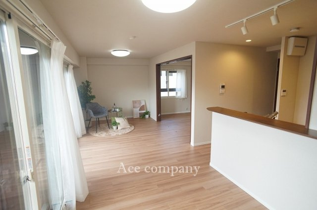 【居間・リビング】 | 西田辺グリーンマンション | 【LDK：約17.3帖】