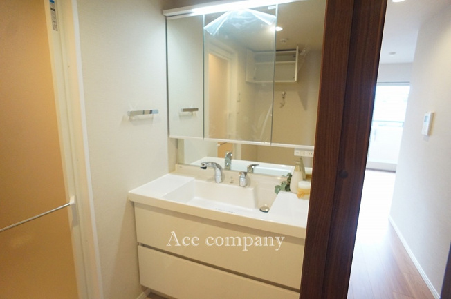【独立洗面台】 | 西田辺グリーンマンション | ワイドミラーの洗面台新調です☆