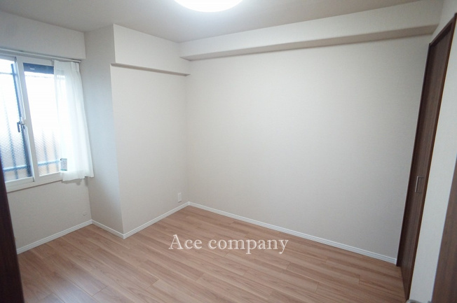 【子供部屋】 | 西田辺グリーンマンション | 【洋室5.2帖】窓あり、内窓付きです☆