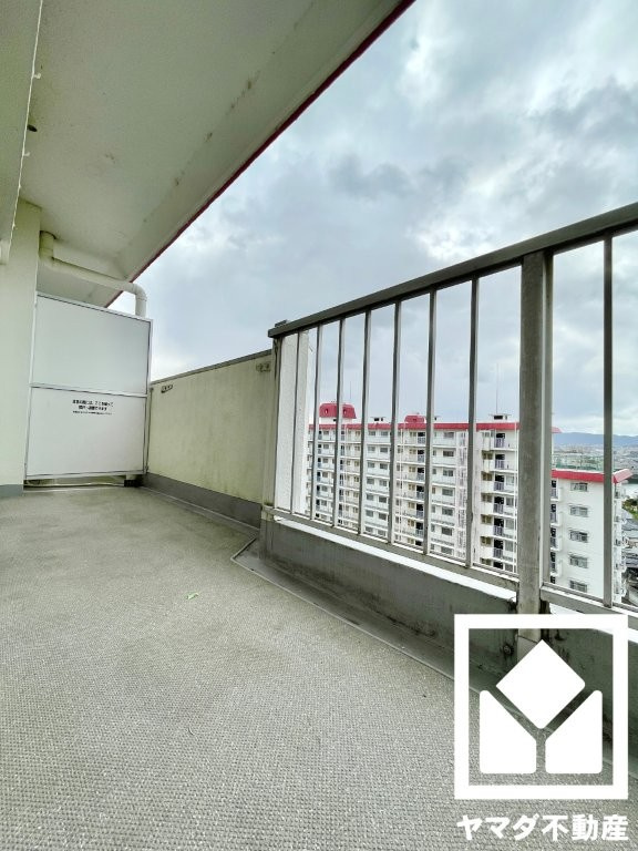 桂川ハイツ5号館のエントランス