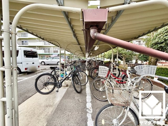 桂川ハイツ5号館の駐輪場