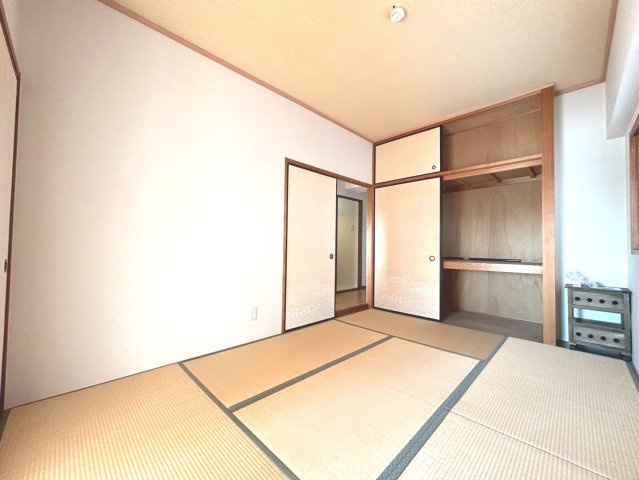 ジーオー尾西の和室