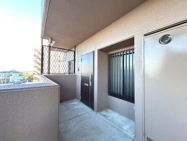 ジーオー尾西の玄関