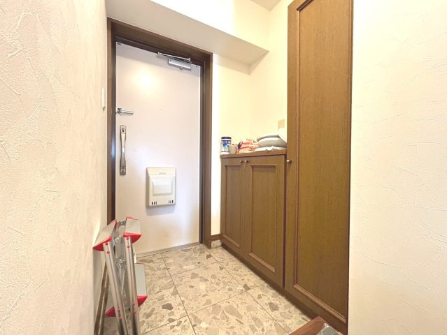 ジーオー尾西の玄関