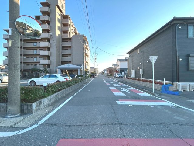 ジーオー尾西のその他|前面道路