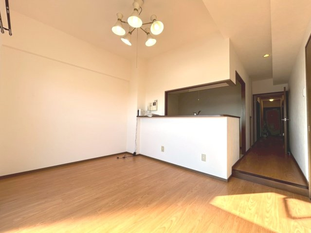 ジーオー尾西の居間・リビング