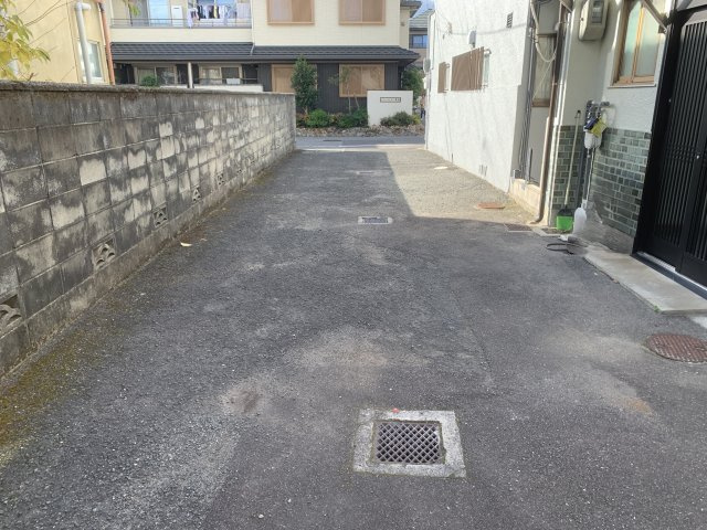 京都市北区西賀茂水垣町　中古一戸建の前面道路含む現地写真