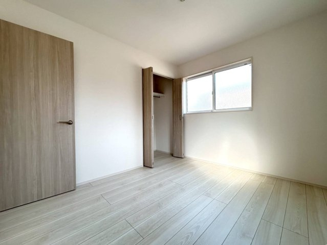 ブルーミングガーデン　一宮市向山町2丁目　全1区画分譲の洋室|一室あると便利な和室は、ご来客時はもちろん、お子様のお昼寝や遊び場、寝室としてもご利用いただけます。
日本の伝統を引き継ぐ、畳のお部屋は癒しの空間となっています。