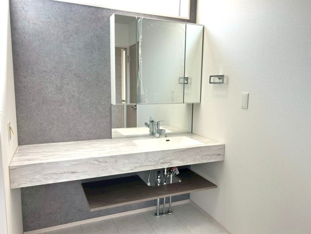 ブルーミングガーデン　一宮市向山町2丁目　全1区画分譲の独立洗面台|ホテルライクな上質空間を演出する、洗練のオープンサニタリー。エコシングル水栓採用で節湯・省エネも実現