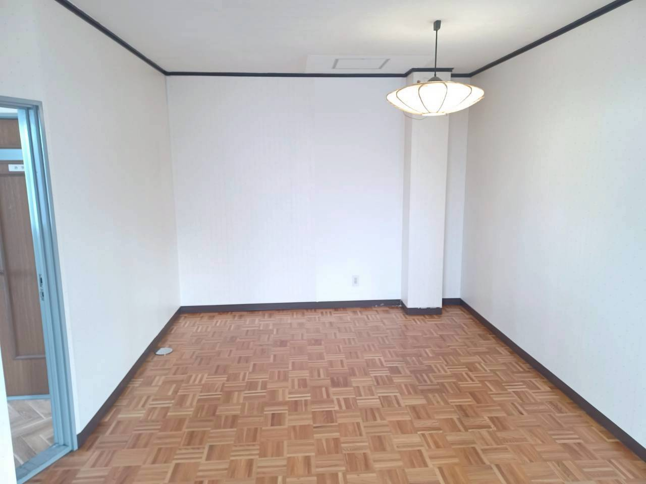 岡部ビル3F・4F貸家の玄関