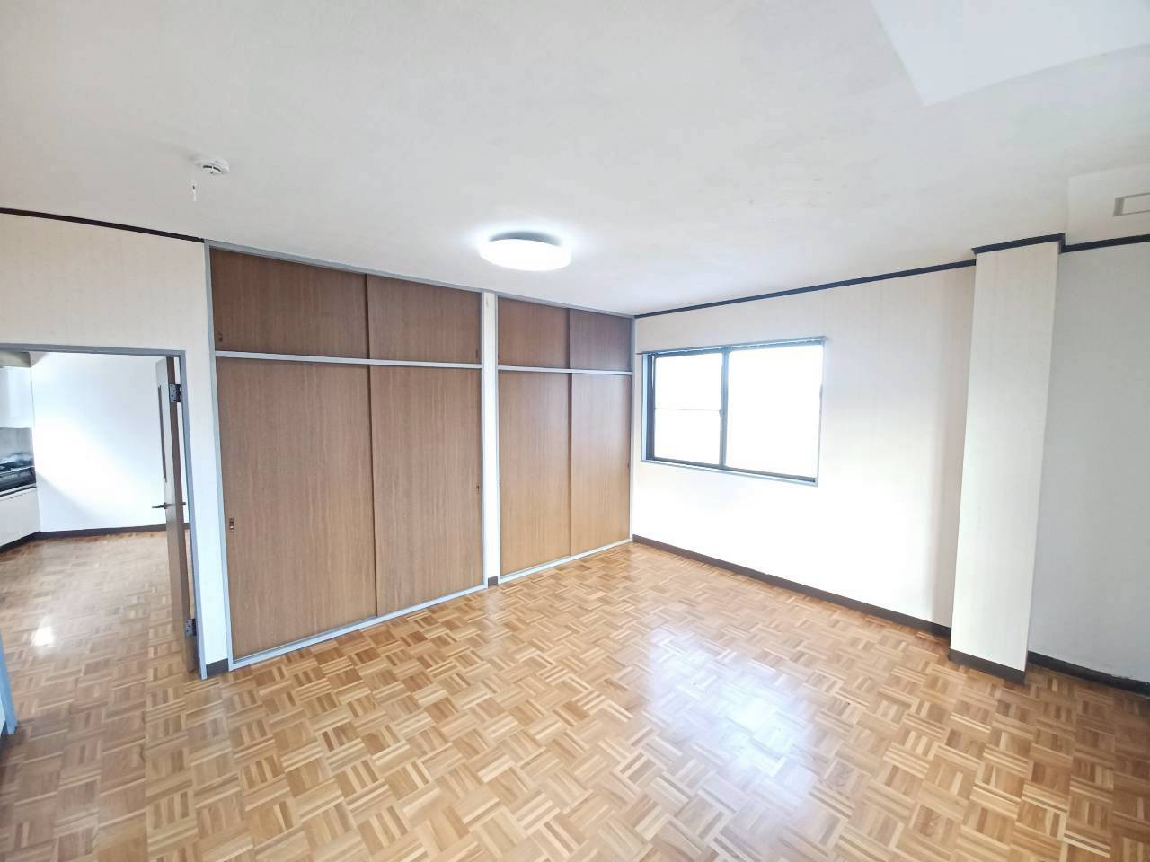 岡部ビル3F・4F貸家の居間・リビング