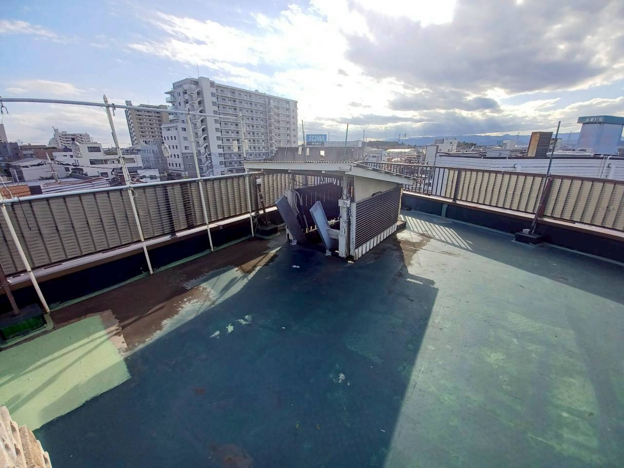 岡部ビル3F・4F貸家のバルコニー