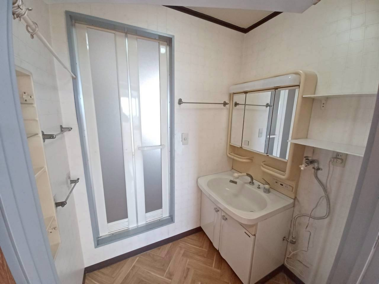 岡部ビル3F・4F貸家の洗面所