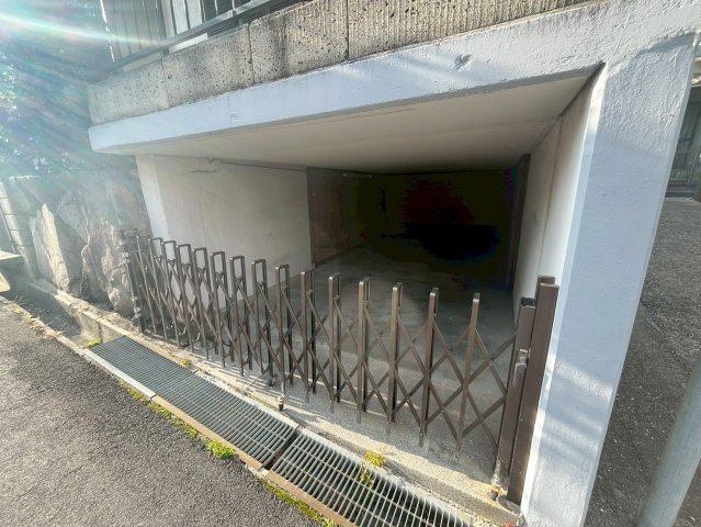 学園大和町6丁目戸建賃貸の駐車場