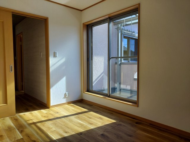 宝塚市宝梅3丁目一戸建の洋室|2階洋室西側約6帖