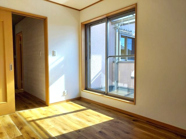 宝塚市宝梅3丁目一戸建の洋室|2階洋室西側約6帖