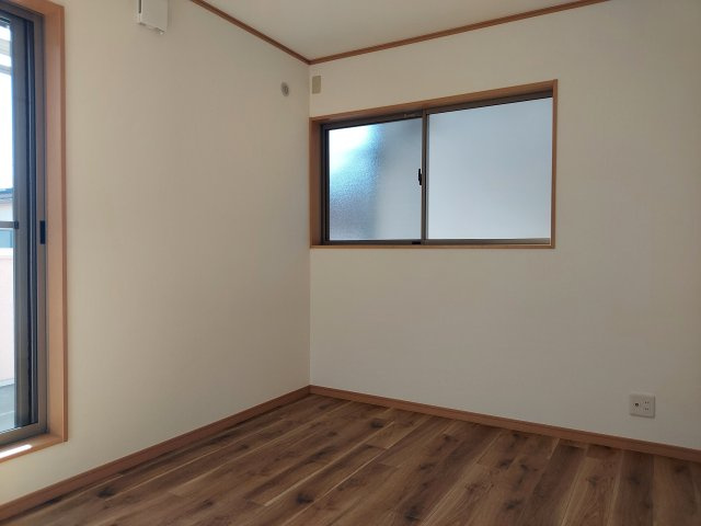 宝塚市宝梅3丁目一戸建の洋室|2階洋室西側約6帖