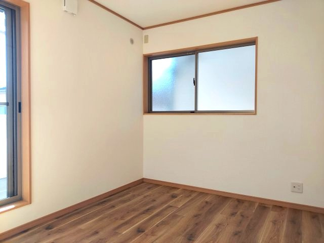 宝塚市宝梅3丁目一戸建の洋室|2階洋室西側約6帖