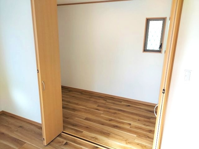 宝塚市宝梅3丁目一戸建の収納|2階洋室西側約6帖　ウォークインクローゼット