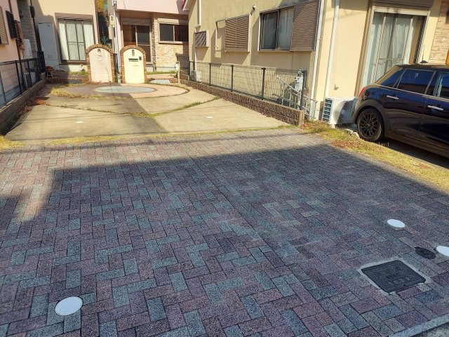宝塚市宝梅3丁目一戸建の駐車場
