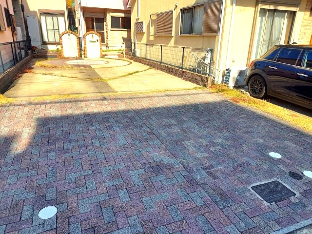 宝塚市宝梅3丁目一戸建の駐車場