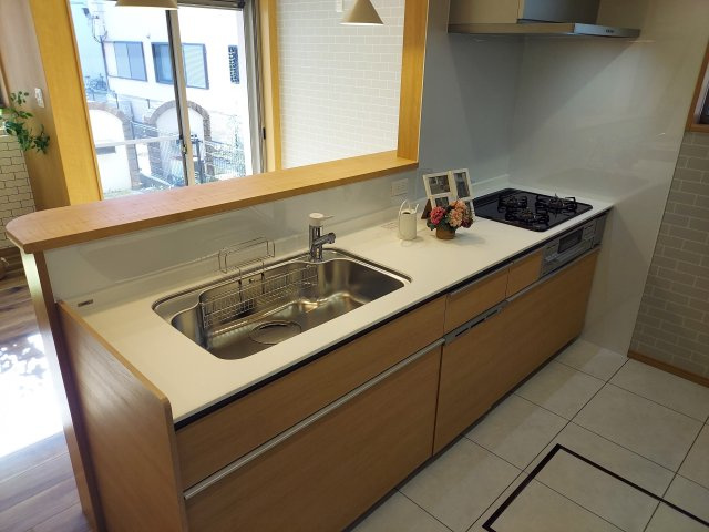 宝塚市宝梅3丁目一戸建のキッチン|食洗機付きシステムキッチン