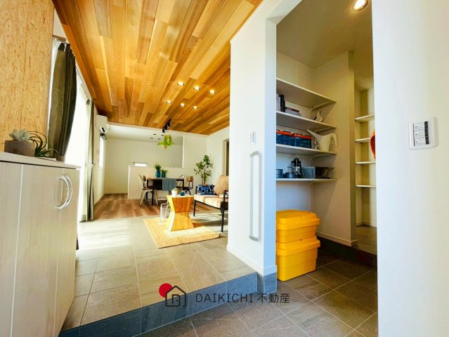 【玄関】 | ワイウッドコート羽生市須影第1期　新築戸建　全5棟　2号棟