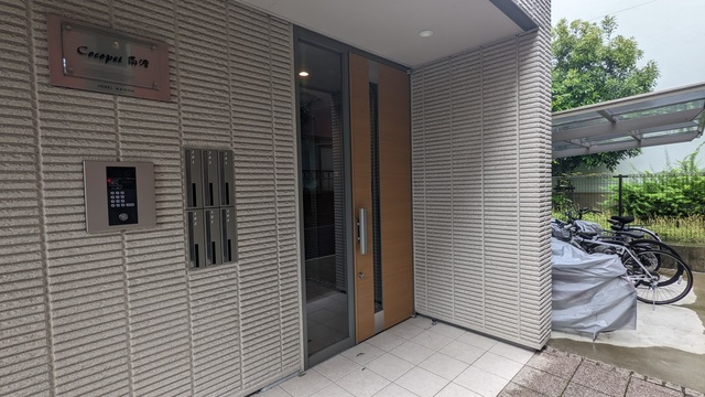 ココペット舟渡のロビー|重厚感あるエントランス