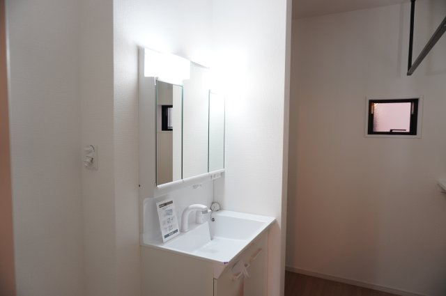 越谷市赤山町２丁目 新築分譲住宅 の独立洗面台