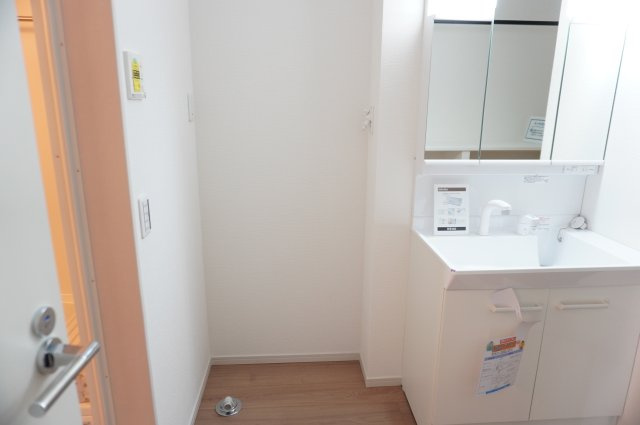 越谷市赤山町２丁目 新築分譲住宅 のランドリースペース