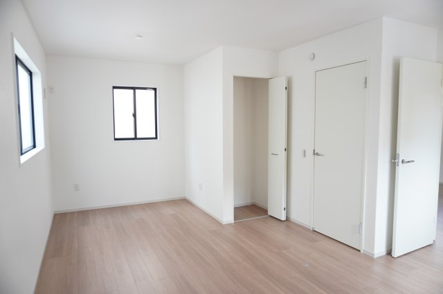 越谷市赤山町２丁目 新築分譲住宅 の洋室