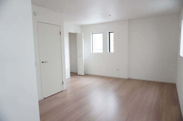 越谷市赤山町２丁目 新築分譲住宅 の洋室