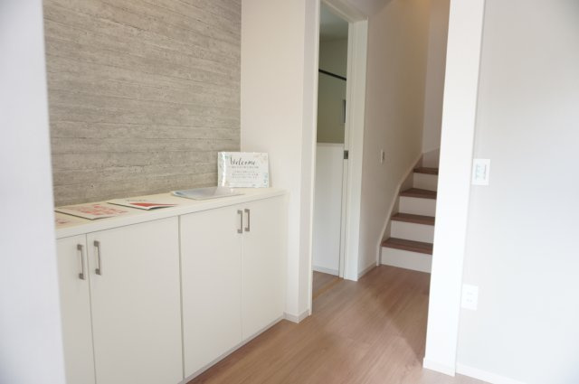 越谷市赤山町２丁目 新築分譲住宅 の玄関