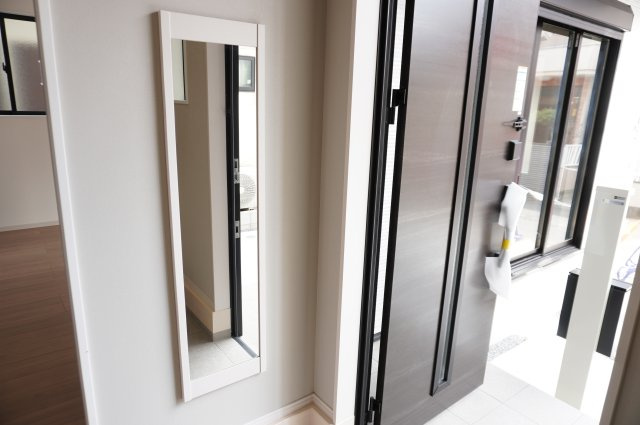 越谷市赤山町２丁目 新築分譲住宅 の玄関