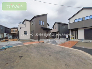 【外観】 | 小学校5分　中学校8分　水廻り集中型　松が丘　6号棟 | 「重厚感ある外観が上品な印象を演出」同タイプ