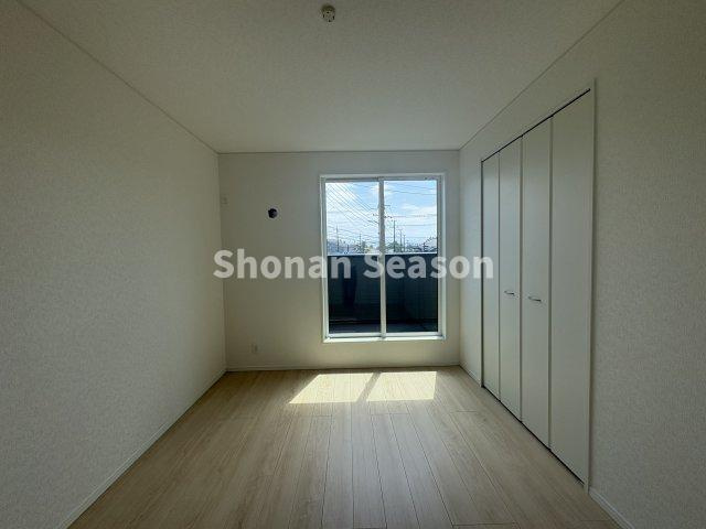 【洋室】 | 一人一部屋が叶う、４つの洋室がございます◎
